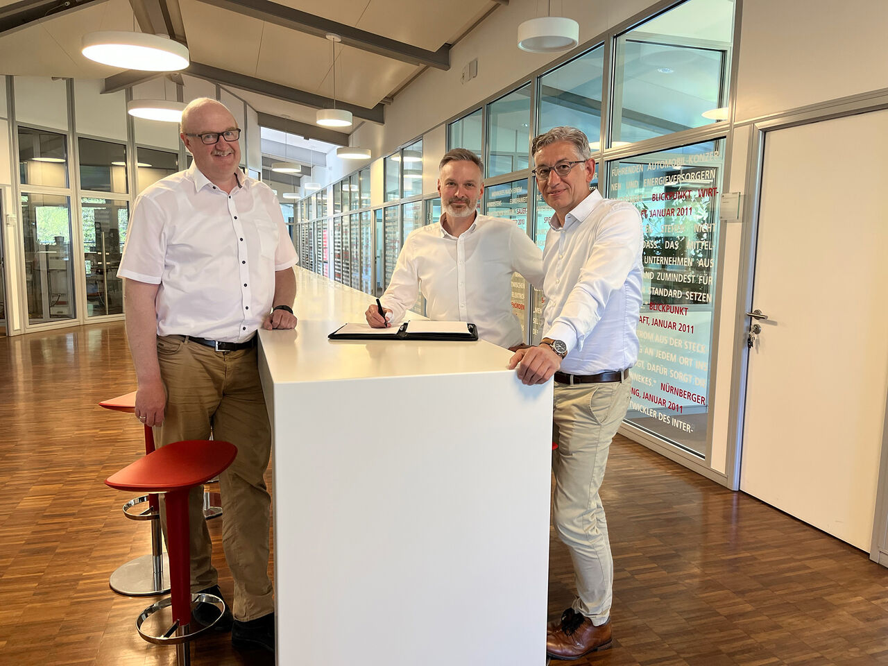 Foto Vertragsunterschrift